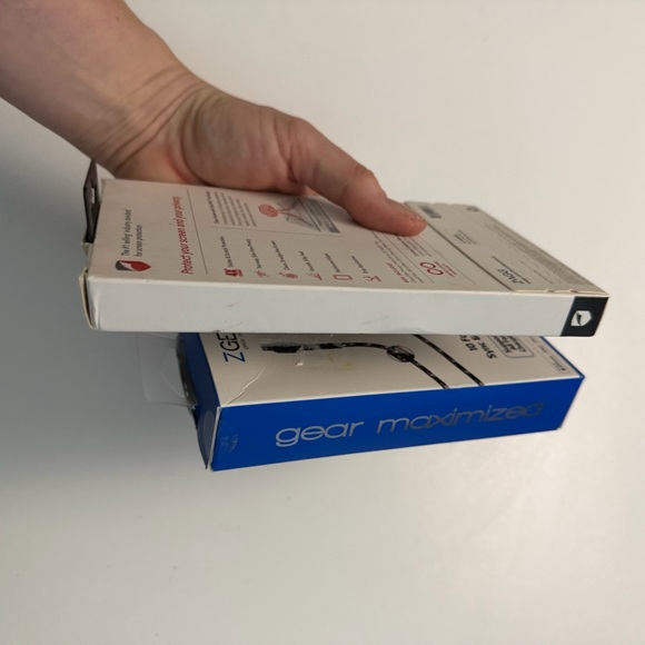 Zagg iPhone Xs/X Glass Privacy Screen Protector & 10ft Braided Charge Cable Lot - Picture 13 of 13